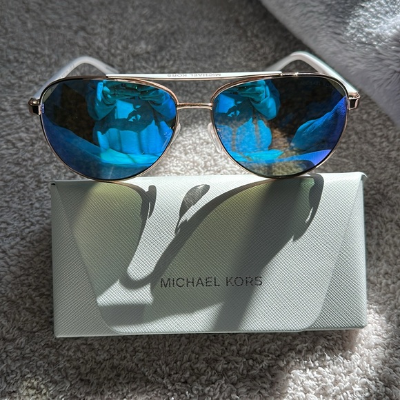 Michael Kors women’s MK 5007 - Picture 7 of 9